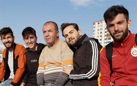 Apr 03, 2020 · adamın kanında kesinlikle bir şovmen vs. 'Tokatçı' teknik direktör Halit Kurt'a futbolcularından destek
