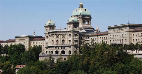 Der bundesrat, die föderale schweizer regierung, scheint sich wieder stärker ins krisenmanagement. Bundesrat gibt der Schweizer Corona-Warn-App grünes Licht ...