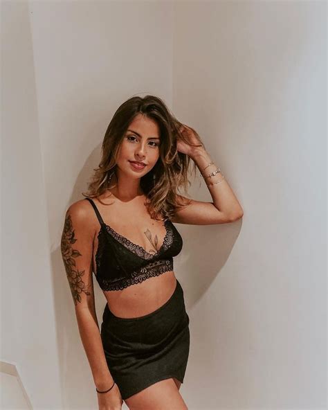 Beatriz Assis Assisbea Tattoo Crop Tops Women Fashion Moda Fashion Styles Tattoos