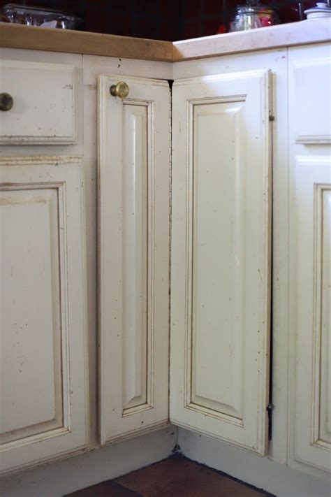 If you manage to pull it off successfully, the project of building your entire kitchen cabinets can be the most involved one in your entire home. How to Paint Kitchen Cabinets the Easy Way (2 days, no ...