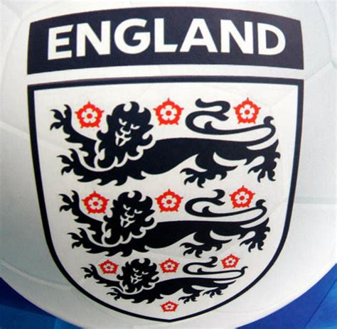 Die englische nationalmannschaft ist die erfolgreichste der britischen nationalmannschaften. Kurioses Tor: Liverpool verliert, weil Strandball den Ball ...