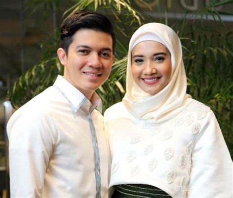 Kompak Banget Ini Inspirasi Baju Kondangan Hijab Couple Ala Zaskia