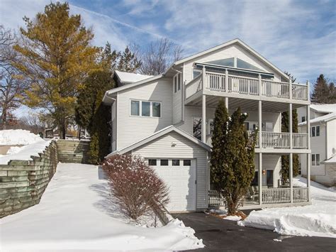 Just Listed - Blocks from Fontana WI beach, 6 bdrm, 4th bath beautiful home! Listed by @Bob 