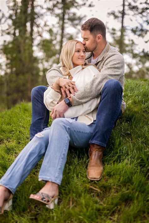 Coeur d'Alene Engagement Photos: Zach & Chelsea — Looyenga Photography