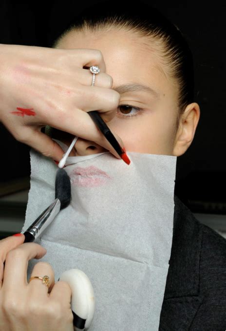 32 Makeup Tips That Nobody Told You About Makeup Hacks Beauty Secrets