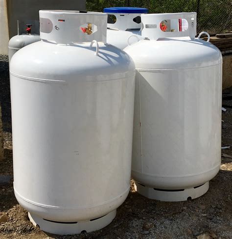 100 Gallon Propane Tanks In The Yard Mls Automotive Hartsville Warminster Pa Bucks County