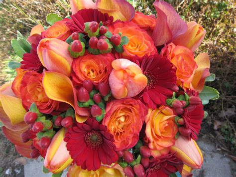 Wedding bouquets in fall colors. sisters floral design studio: Lush Fall Colors