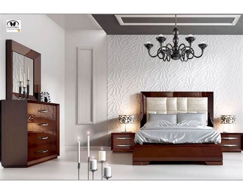 Modern Bedroom Set In Walnut Carmen 33131cr
