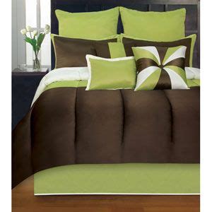 Versace at milan fashion week spring 2020. I have a thing for lime green and brown bedding sets right ...