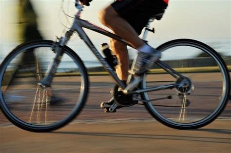 Kako Da Se Odnosimo Prema Biciklistima I Kako Biciklisti Da Se Bezbedno