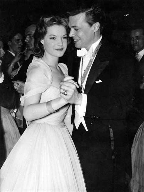 Hartnäckig hält sich in den medien das bild von karl lauterbach als das eines experten. Karlheinz Böhm dancing with Romy Schneider. | Alte filme ...