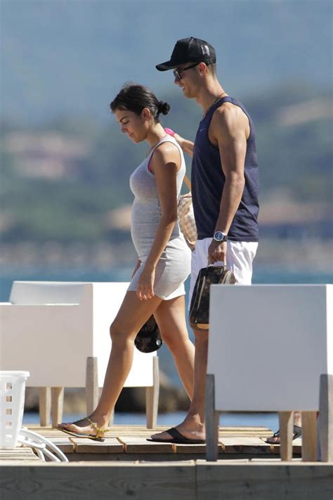Cristiano Ronaldos Girlfriend Georgina Rodriguez Appears Pregnant In
