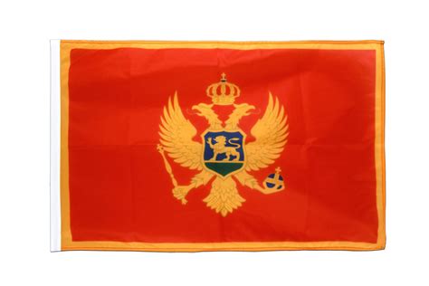 Die montenegrinische flagge besteht aus einem roten feld mit einem goldenen rand und wappen von montenegro in der mitte. Montenegro - Hohlsaum Flagge PRO 60 x 90 cm - flaggenplatz.de