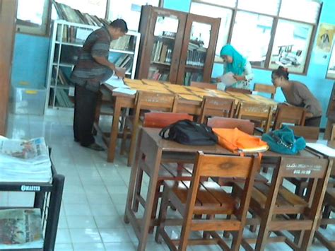 Pengawas perpustakaan sila maklum kepada puan shahrol mazian shuib. Perpustakaan SMA N 1 Cilacap: Akreditasi: Perbedaan ...