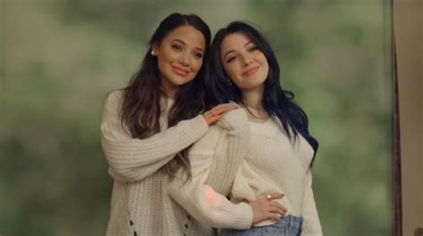 Youtuber Sisters Niki And Gabi Demartino Bond After Public Fight