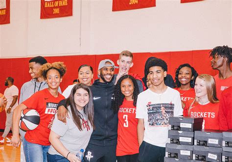 He was apprenticed by his father. Chris Paul Dishes Out Free Pairs Of New Jordan Shoe To Houston-Area High School Basketball Teams ...