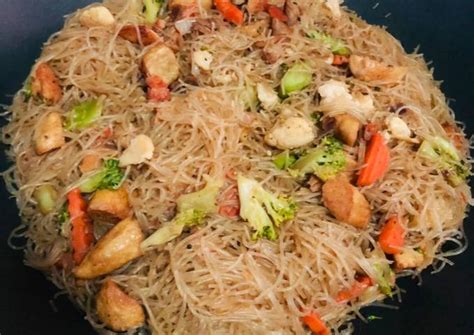 Holiday Rice Noodle Stir Fry Pancit Bihon Filipino Pansit Special