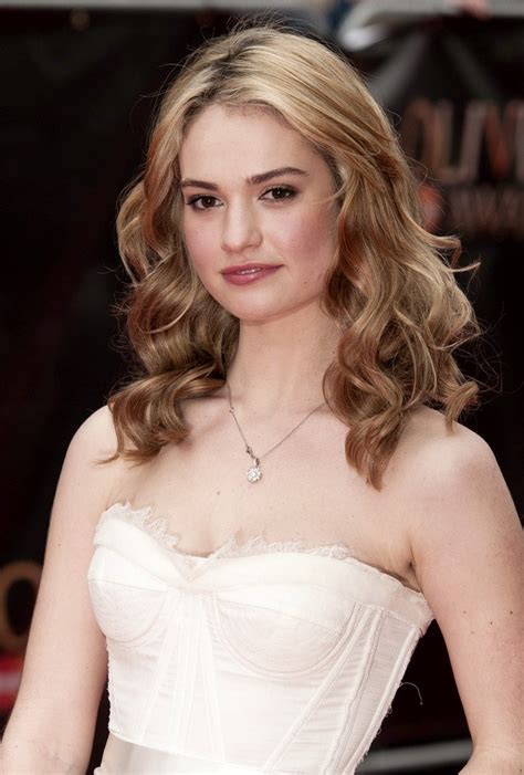 Лили есть только в «instagram» — @lilyjamesofficial. 10 fatos que você não sabe sobre Lily James - WePick