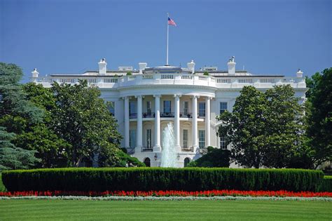Keine angst der gehoert unserem landwirt und ist er zu hause. Weißes Haus in Washington D.C., USA | Franks Travelbox