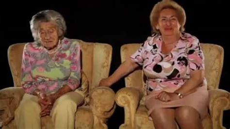 Oma Bella Zwei Alte Damen Eine Kamera Und Das Leben Welt