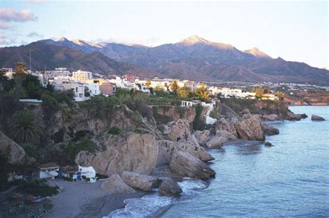 Nerja är populär semesterort för oss svenskar på costa del sol strax öster om malaga. Spanien