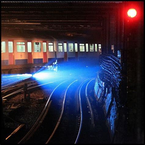 It does not (directly) connect with the emirate air line (the cable car link between greenwich and the docks) and the london overground. Circle Line (With images) | London underground stations ...