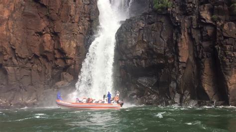 macuco safari boat ride to iguazu falls the wet ride youtube