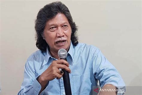 Cak Nun Dirawat Di Rumah Sakit Karena Pendarahan Otak Mohon Doanya