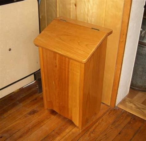 Creator of freewoodworkingplan.com, online since 1998. Free Potato Bin Plans - How to Make A Vegetable Storage ...