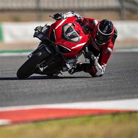 Plus it's the battle between the best of british as we pit the triumph 955i against the latest speed triple 1050 in the march issue of fast bikes magazine. Pin by Faqihalfarisyi on aSuperbike | Motorcycle in 2020 ...