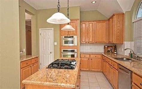 Incorporate two or more colours in your kitchen cabinets so your kitchen does not look monotonous. What color to paint cabinets and walls for tan granite ...