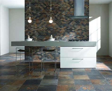 Tiang teras maupun tiang indoor memerlukan pemilihan material yang kuat dan kokoh, untuk keamanan dan ketahanan bangunan. Keramik Dinding Pagar Motif Batu Alam - Bagikan Contoh
