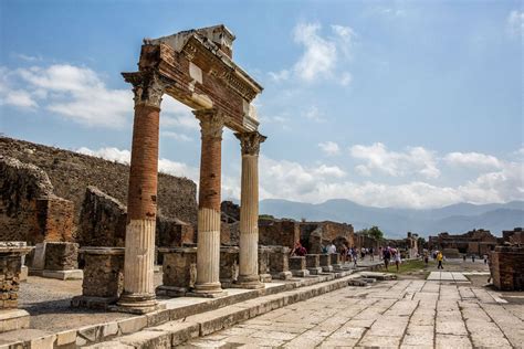 How to Visit Pompeii when Traveling Between Rome and ...