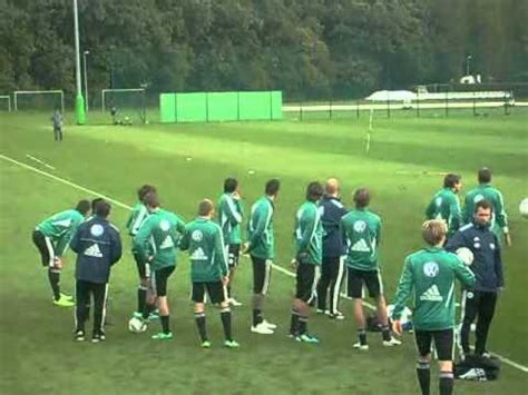 Darüber hinaus transfers, ergebnisse, spielplan und statistiken. VfL Wolfsburg Training - Speerwerfen mit Matthias de Zordo ...
