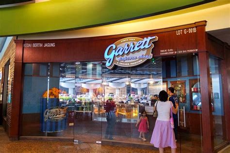 There is no corporate owned and operated apple store in malaysia. Garrett Popcorn Shop @ Mid Valley