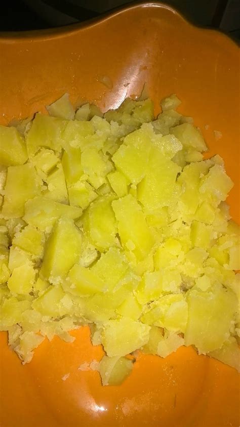 Bagi anda yang ingin memakan telur rebus saat diet tak perlu khawatir. namakucella: KARIPAP INTI KENTANG & TELUR REBUS