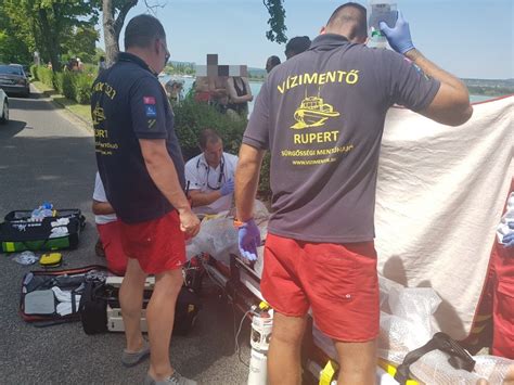 Valószínűleg egy vízibicikliről ugrott a vízbe az a férfi, aki életét vesztette csütörtök délután a siófoki strandon. Balatonba fulladt