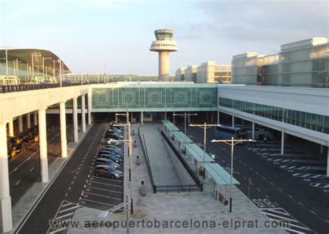 Terminal T1 Aeropuerto De Barcelona Facturación Equipaje Tiendas T1