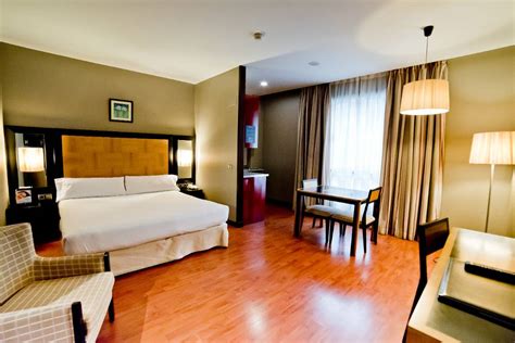 Sus varios millones de habitantes disfrutan de la vida en una ciudad cosmopolita, centro cultural y de negocios, con una intensa actividad tanto de día como de noche, sobre todo, de noche. Sercotel Princesa de Eboli, hotel en Pinto - Viajes el ...