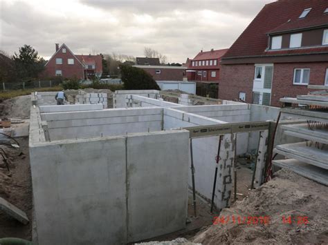 Er erschien zuerst im februar 1932 in den usa bei dodd, mead and company und im märz desselben jahres im vereinigten königreich im collins crime club. Rohbau Haus an den Dünen Norderney | Haus an den Dünen