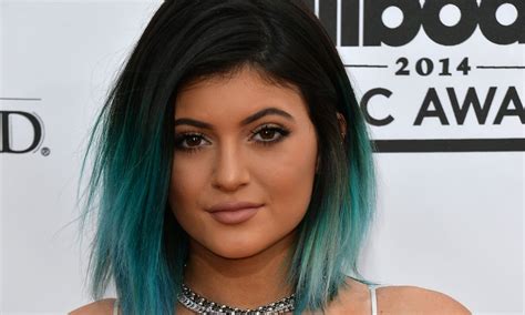 kylie jenner has pink hair now even though she said she d never try the color