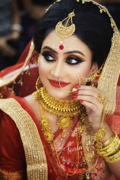 Pin By Debjani Saha On Bengali Brides Bengali Bridal Makeup Bengali Bride Indian Bride Makeup