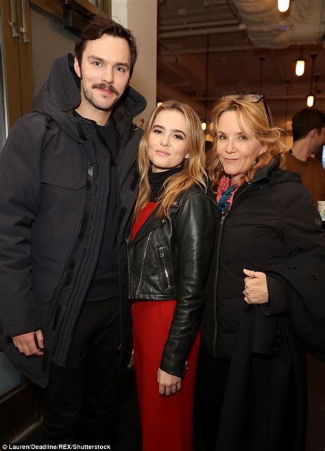 Zoey Deutch Joins Mom Lea Thompson At Sundance 2017 Daily Mail Online