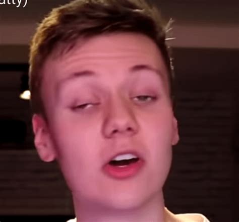 who is this cute little lesbian r pyrocynical