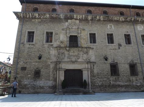 Gasteiz) is in the heart of the basque country in spain. Escoriaza-Esquivel Palace (Vitoria-Gasteiz) - Aktuelle ...
