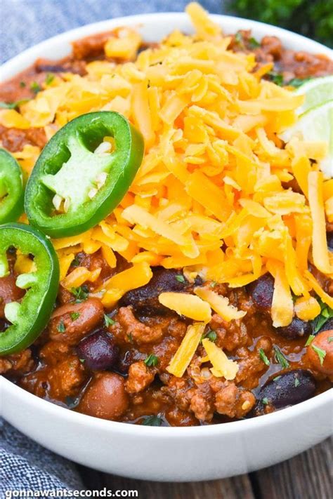 Place the ground beef in a large pot and throw in the garlic. Pioneer Woman Chili | Recipe | Pioneer woman chili, Best ...