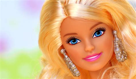 curiosidades de barbara millicent roberts más conocida como barbie computer hoy
