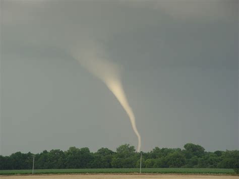 Apr 07, 2021 · tornadoes are violently rotating columns of air that extend from a thunderstorm to the ground. Tornadoes - Center for Disaster Philanthropy