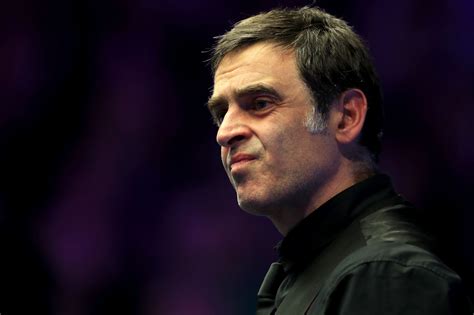 Ronnie Osullivan Almost Tipped Over The Edge By Snooker Cue Issues In Ross Muir Clash The