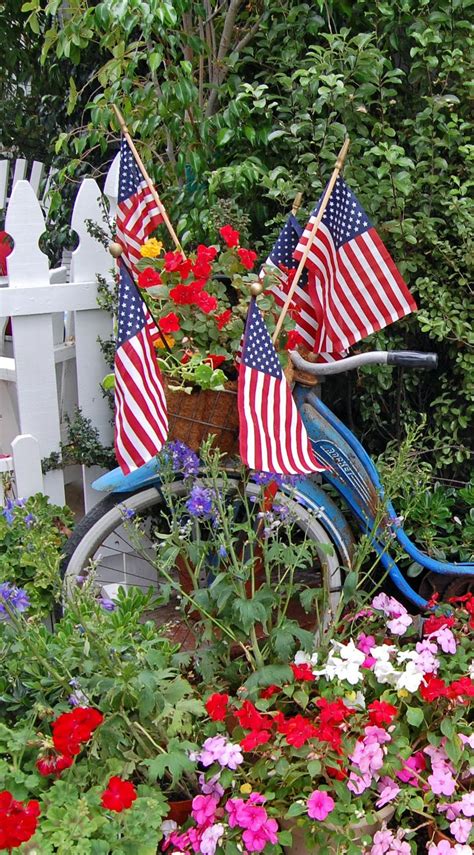 Mix it up with red accents. Patriotic decor, Red white and blue on Pinterest ...